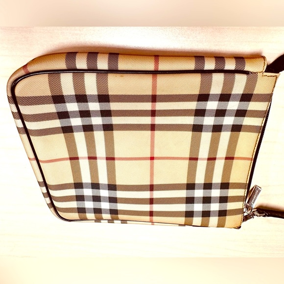 WOW POSHMARK - FESTIVAL READY Authentic Burberry Crossbody w/Hands-free Freedom! - Picture 12 of 12